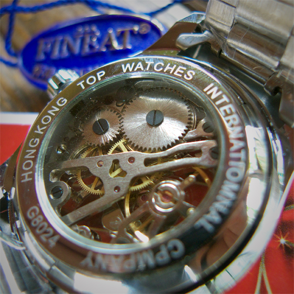 高性能激安腕時計。